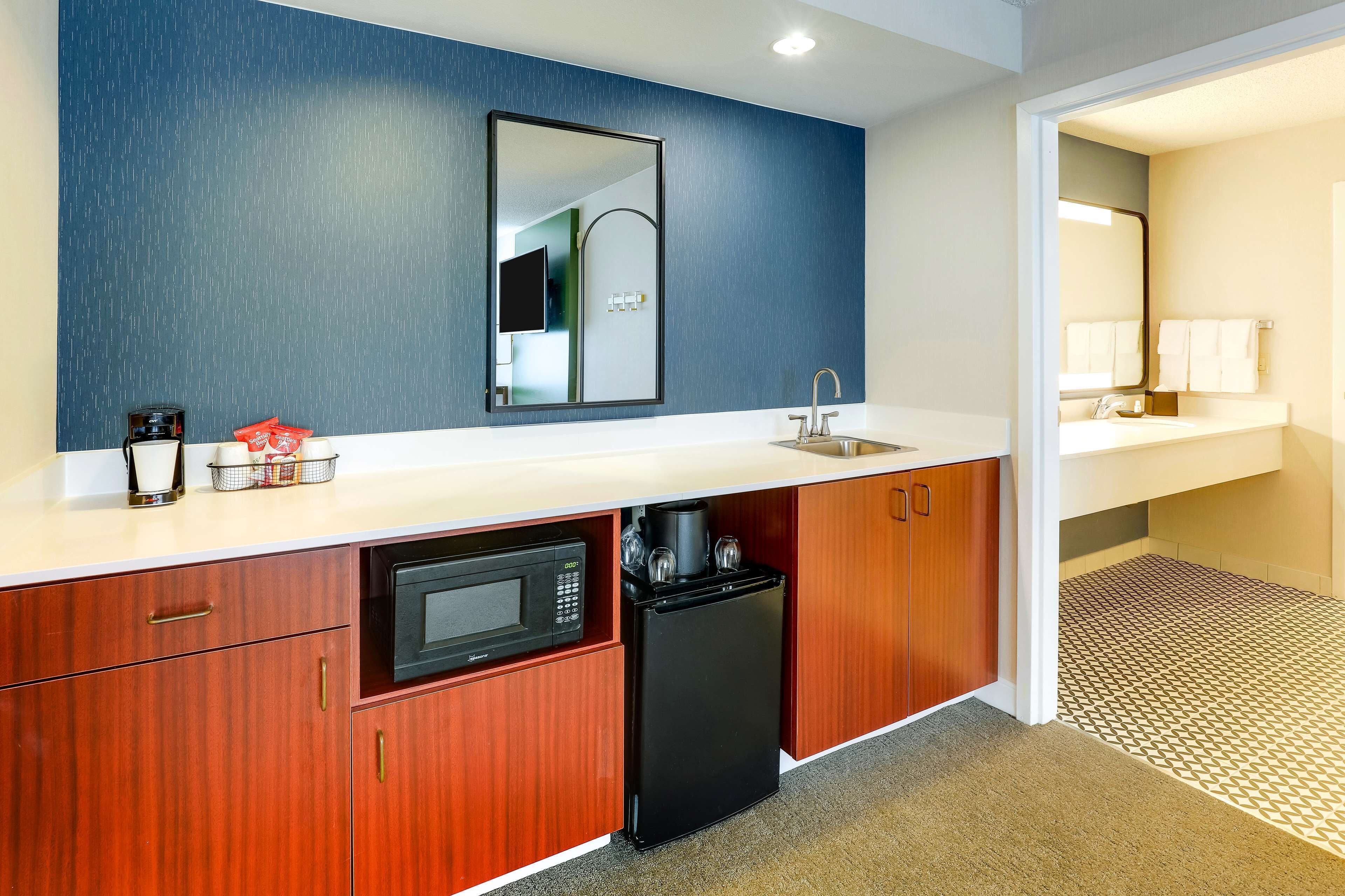 egyptian cotton sheets, premium bedding, desk, laptop workspace