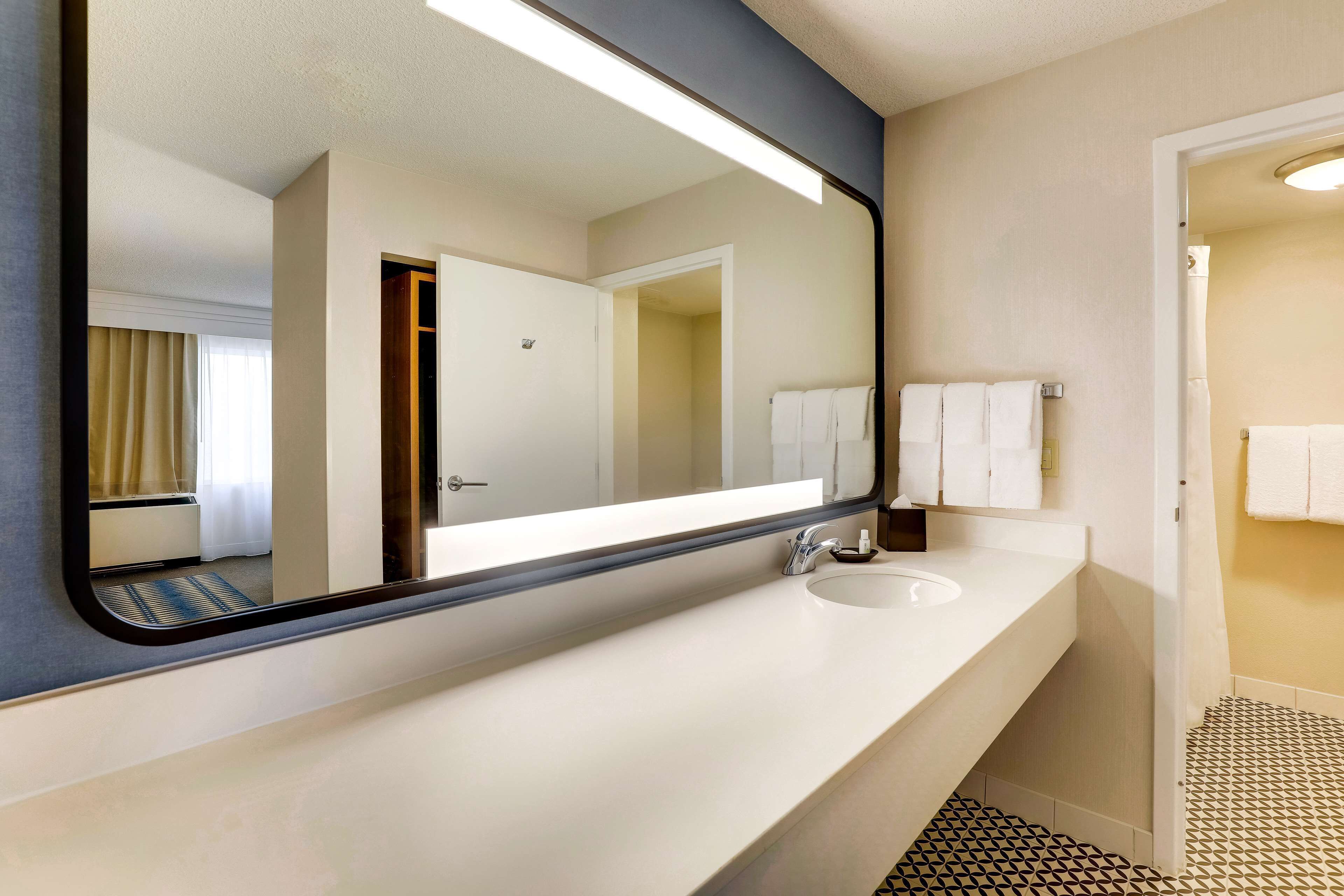 combined shower/bathtub, free toiletries, hair dryer, towels