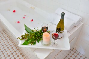 Familienapartment, 2 Schlafzimmer (Spa QQSS) | Badezimmer | Kostenlose Toilettenartikel, Haartrockner, Handtücher