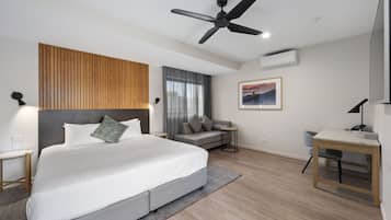 Studio, 1 King Bed, Non Smoking (Upgrade) | Desk, laptop workspace, blackout drapes, soundproofing