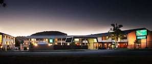 Façade de l’hébergement - soirée/nuit