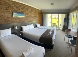 Desk, iron/ironing board, free WiFi, bed sheets - Merimbula Sapphire Motel (Merimbula)