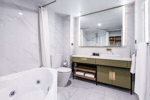 One Bedroom Kitchen Spa Apartment | Bathroom