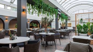 Lunch and dinner served, Mediterranean cuisine