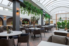 Lunch and dinner served, Mediterranean cuisine - NH Eindhoven Conference Centre Koningshof (Veldhoven)