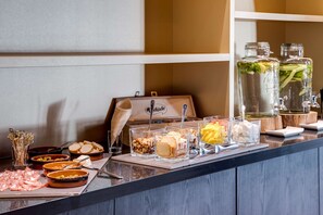 Daily buffet breakfast for a fee