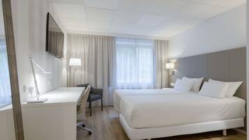 Minibar, coffres-forts dans les chambres, bureau, chambres insonorisées