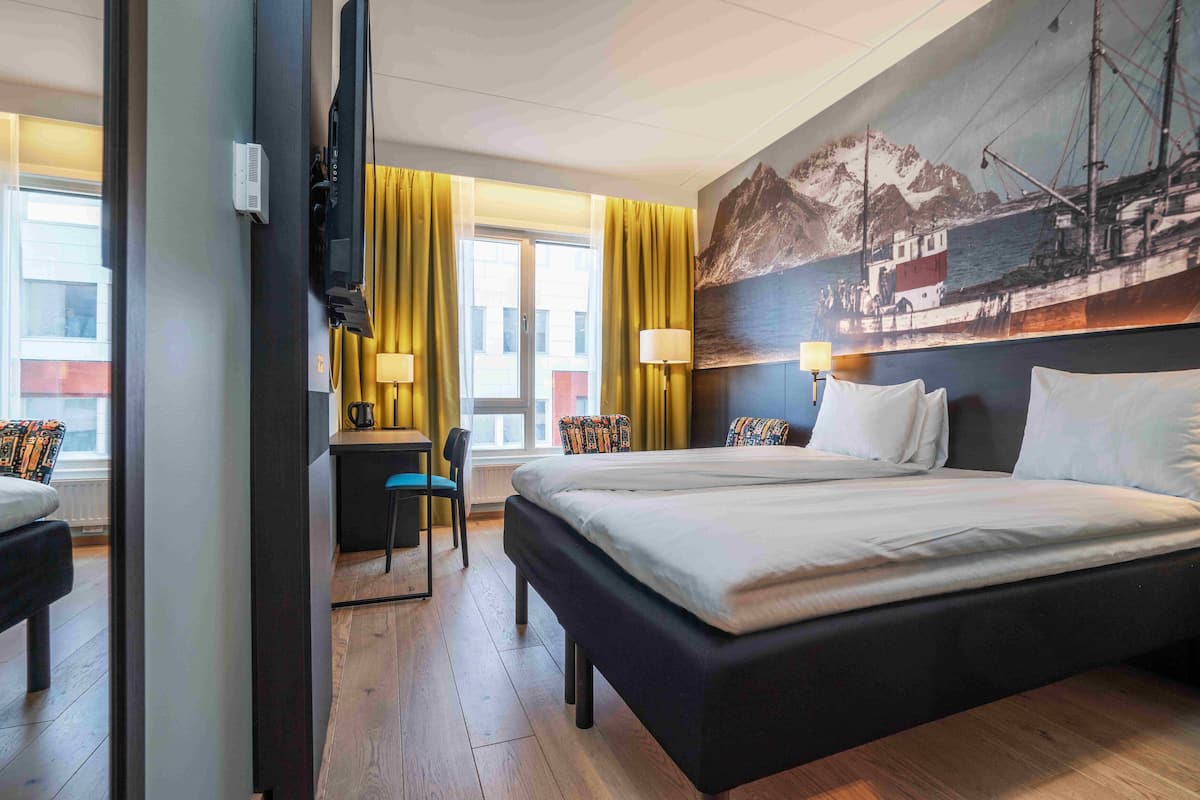 premium bedding, pillow-top beds, minibar, desk