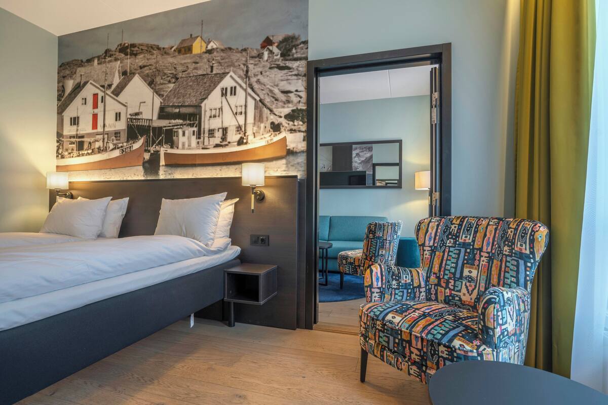 Suite | Premium bedding, pillowtop beds, minibar, desk