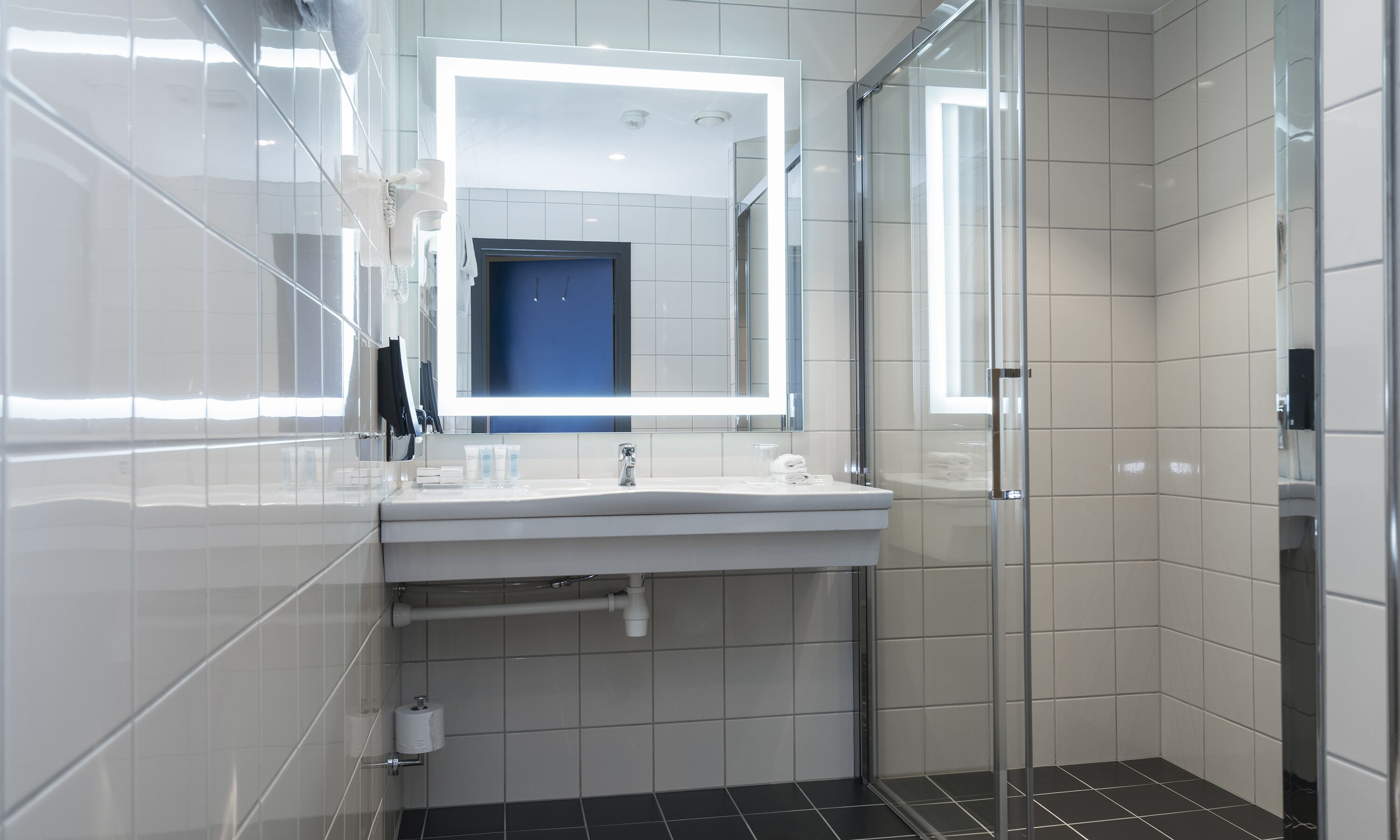 premium bedding, pillow-top beds, minibar, desk