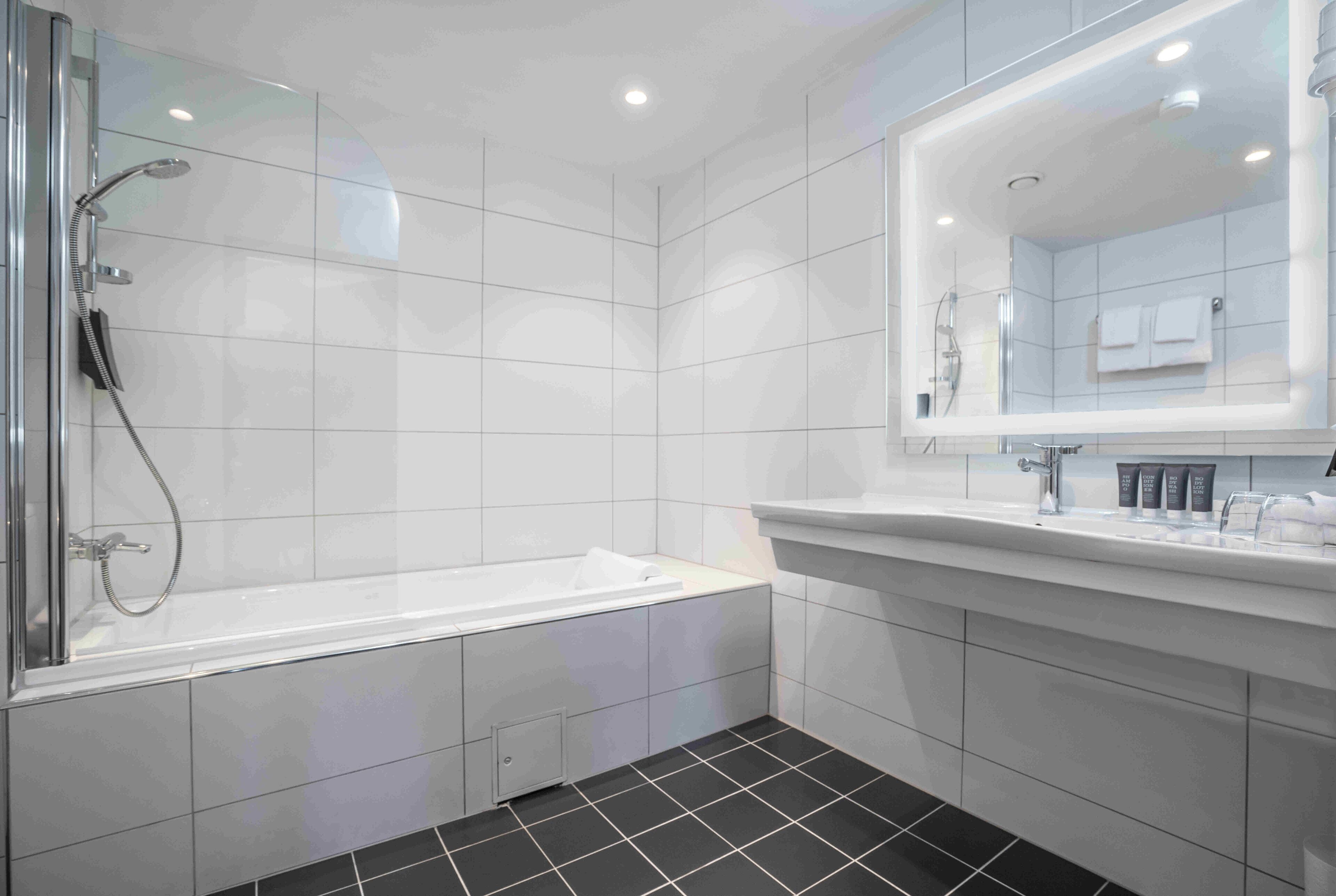 premium bedding, pillow-top beds, minibar, desk