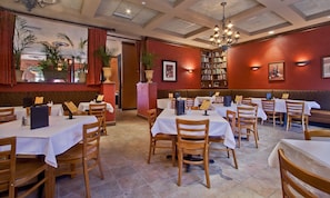 Breakfast, lunch, dinner served; Italian cuisine