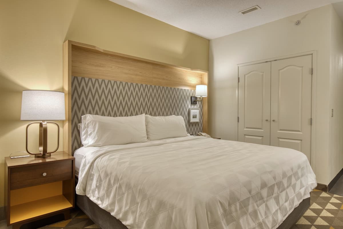 Premium bedding, in-room safe, desk, blackout curtains
