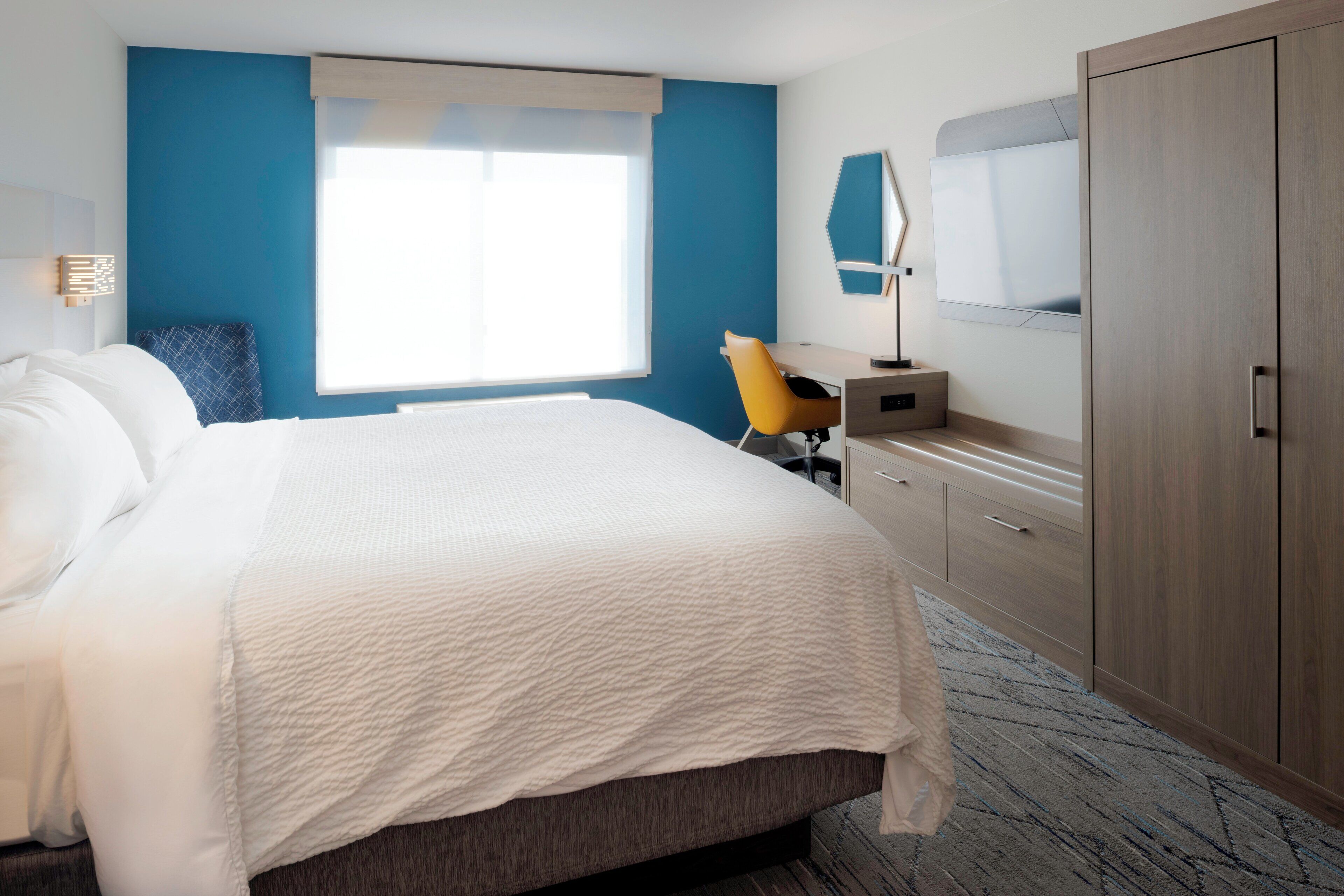 Standard Room, 1 King Bed | In-room safe, desk, iron/ironing board, free cribs/infant beds