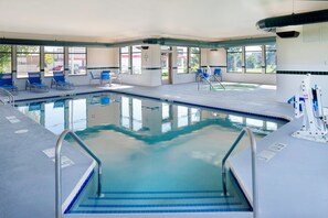 Indoor pool - Holiday Inn Express Hotel & Suites Fort Atkinson by IHG (Fort Atkinson)