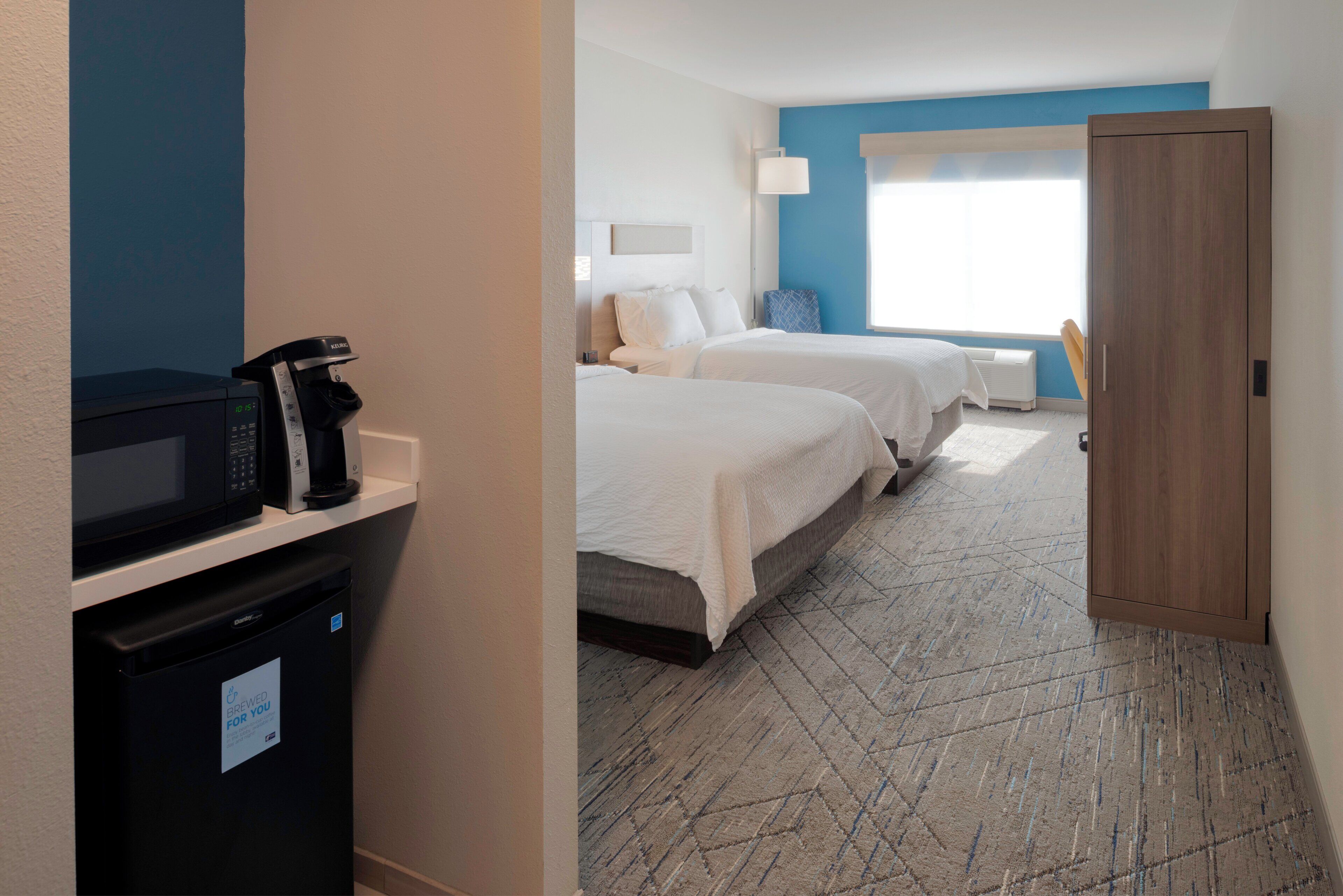 Standard Room, 2 Queen Beds, Accessible (Comm, Mobil Tran Shwr) | In-room safe, desk, iron/ironing board, free cribs/infant beds