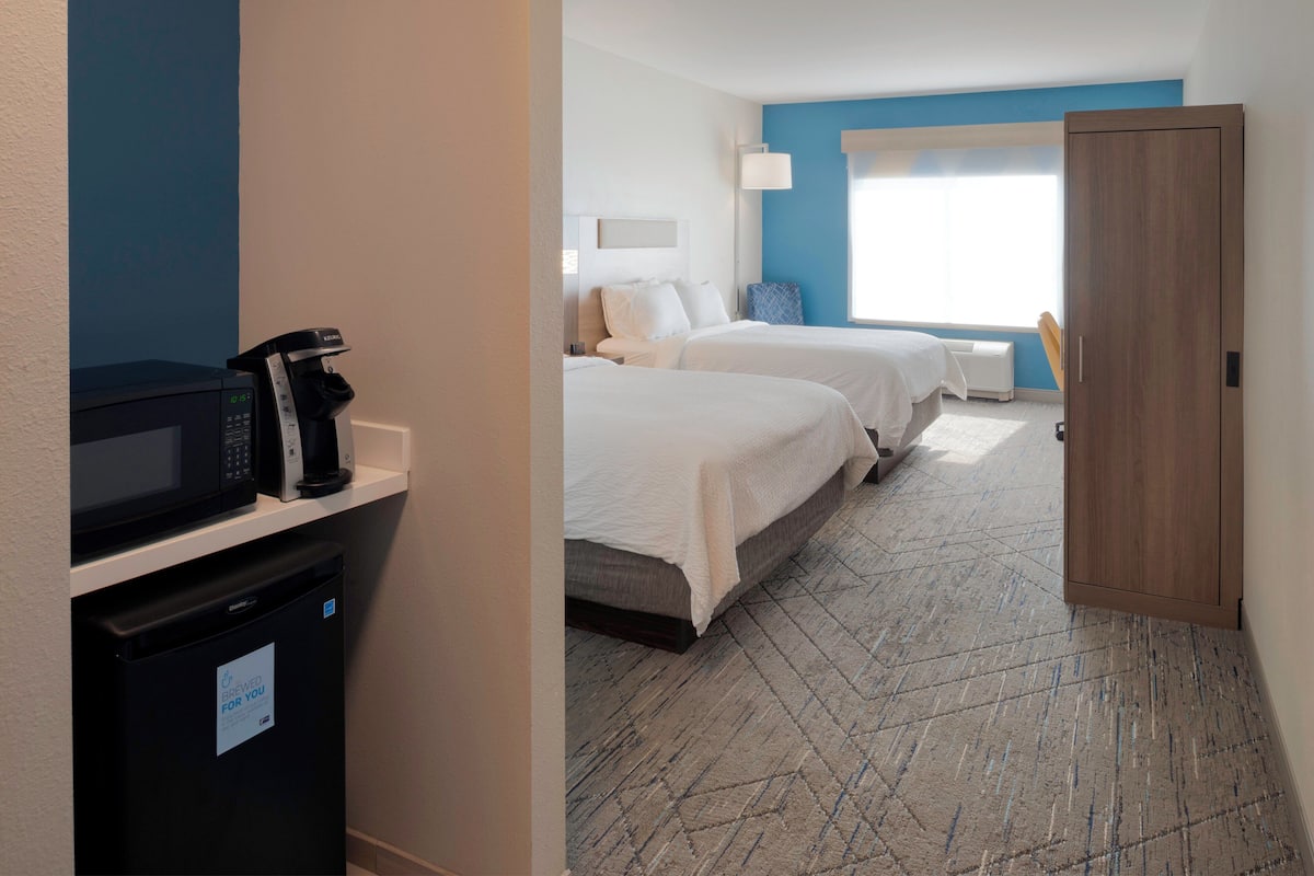 Standard Room, 2 Queen Beds, Accessible (Comm, Mobil Tran Shwr) | In-room safe, desk, iron/ironing board, free cribs/infant beds