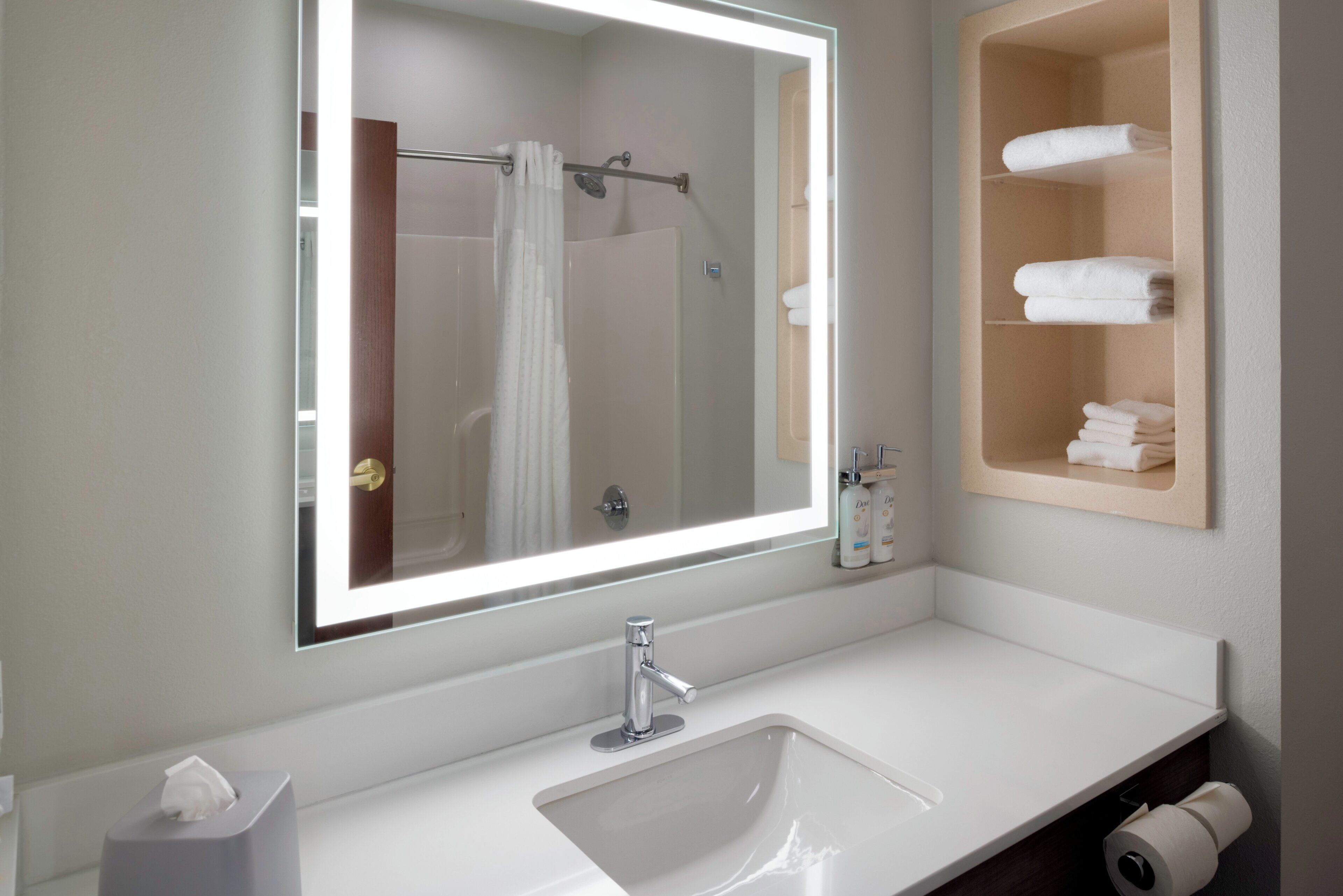 Suite, 1 très grand lit et 1 canapé-lit