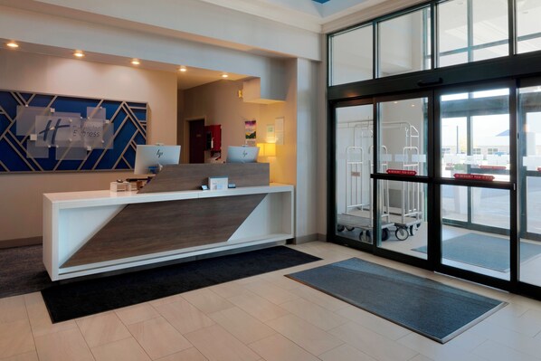 Exterior - Holiday Inn Express Hotel & Suites Fort Atkinson by IHG (Fort Atkinson)