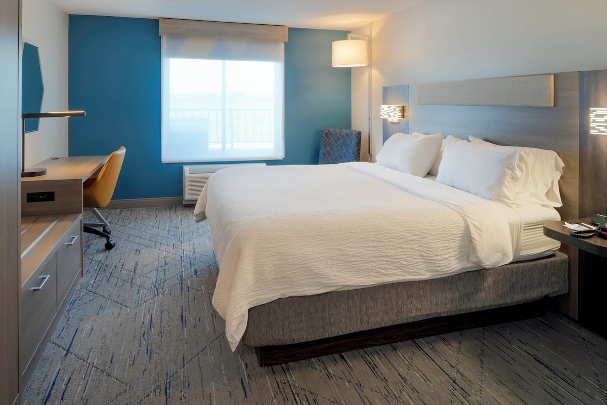In-room safe, desk, iron/ironing board, cribs (free)