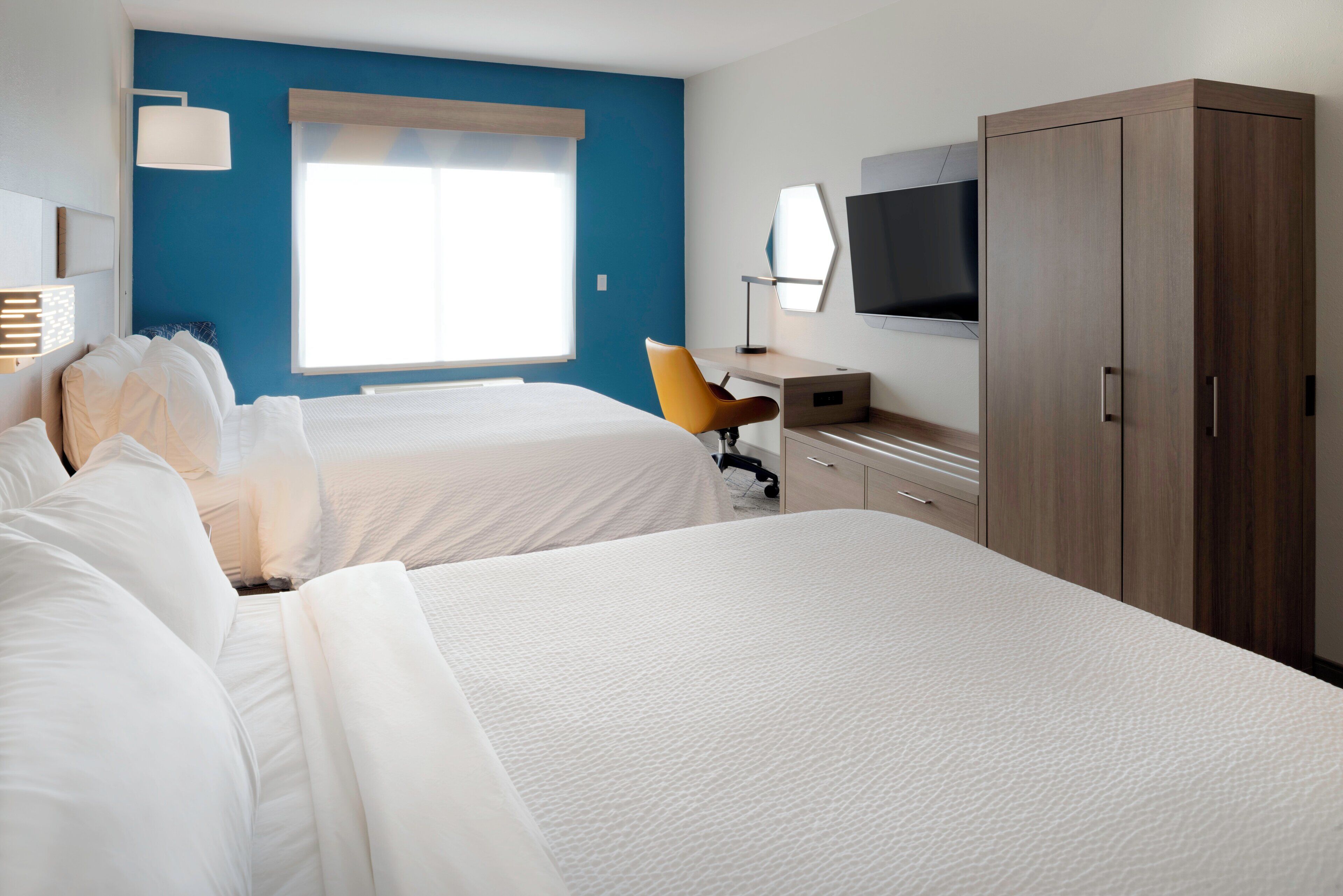 Habitación estándar, 2 camas Queen size | Caja de seguridad en la habitación y escritorio 