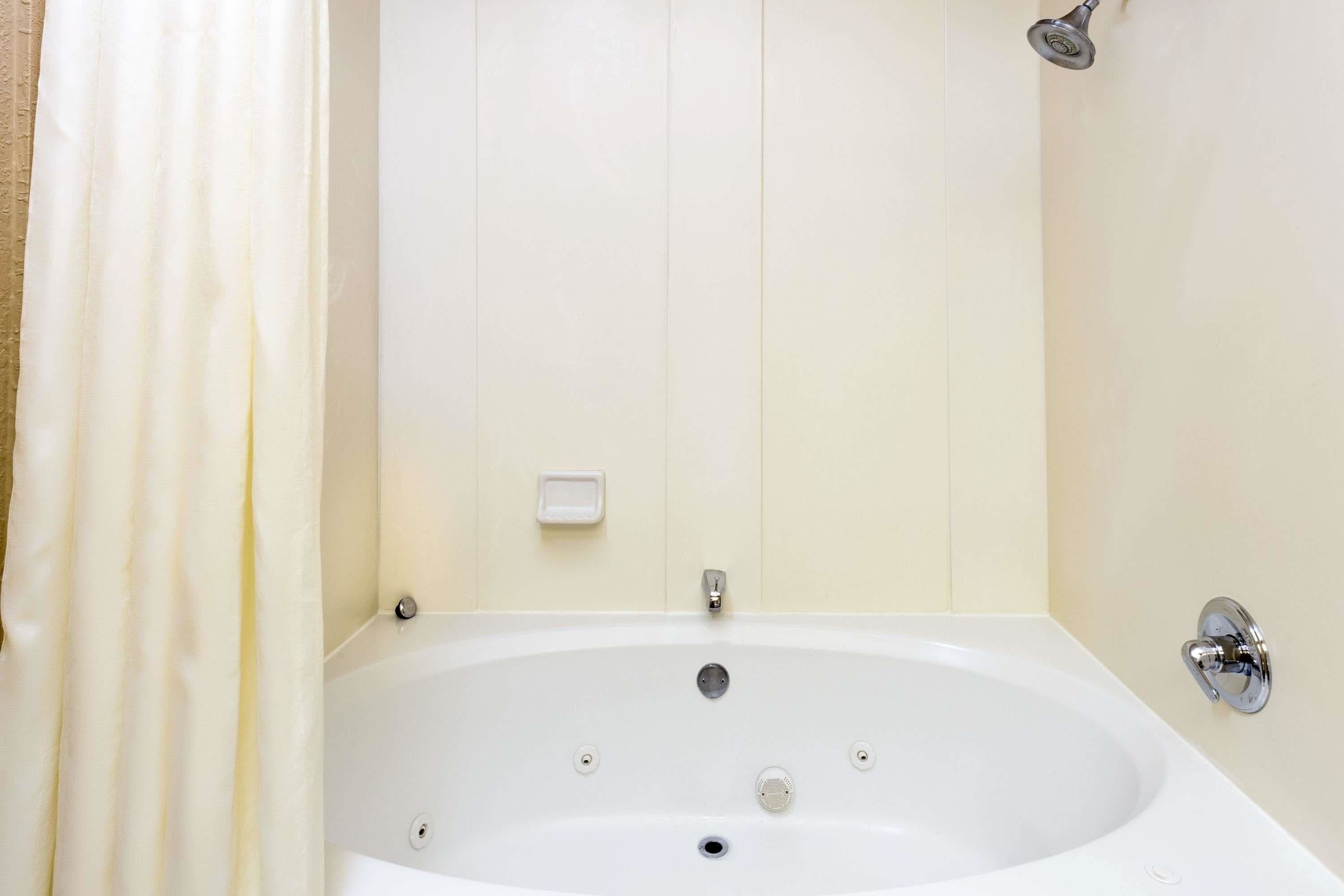 Secador de pelo, toallas