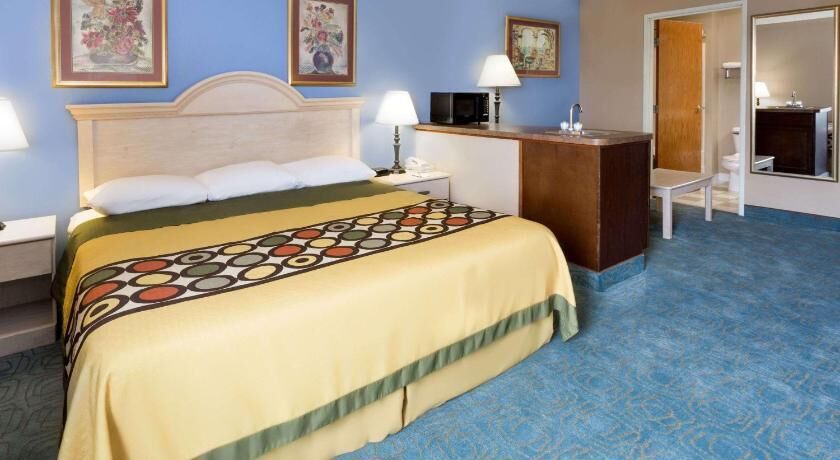 Iron/ironing board, free cribs/infant beds, rollaway beds, free WiFi