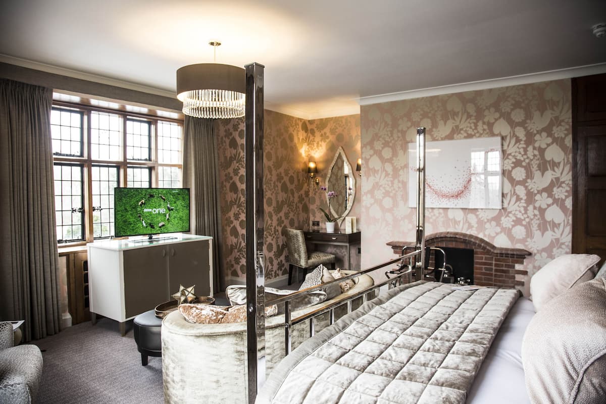 luxury suite, garden view | 1 bedroom, egyptian cotton sheets, premium bedding, pillow-top beds