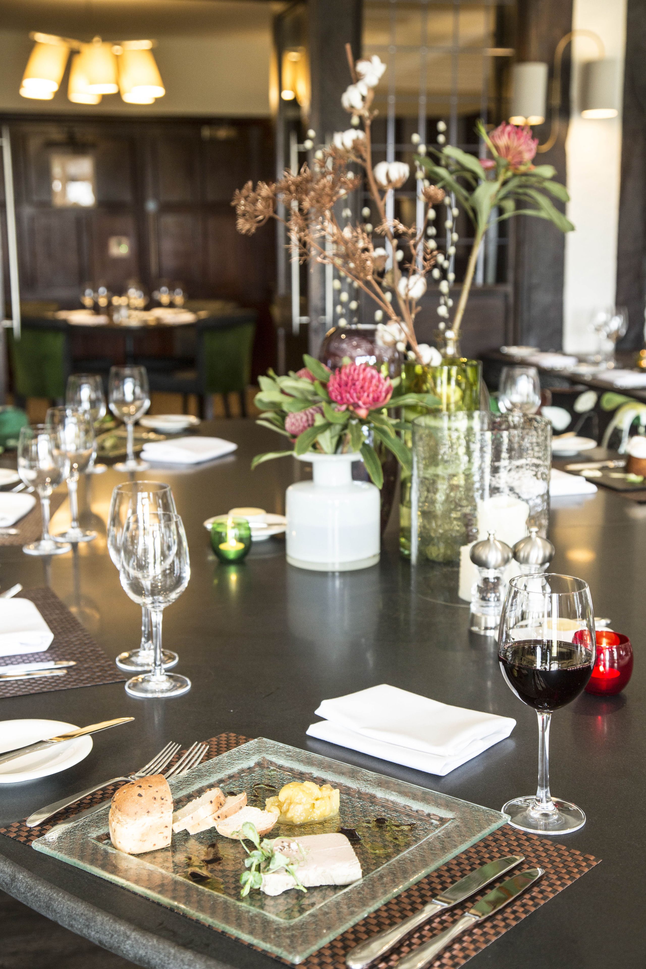 تقديم الإفطار، الأطباق الأوروبية الحديثة، إطلالات على الحديقة