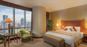 Junior Suite | Premium bedding, down duvets, pillow-top beds, in-room safe