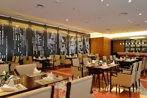 Daily buffet breakfast (CNY 115 per person)