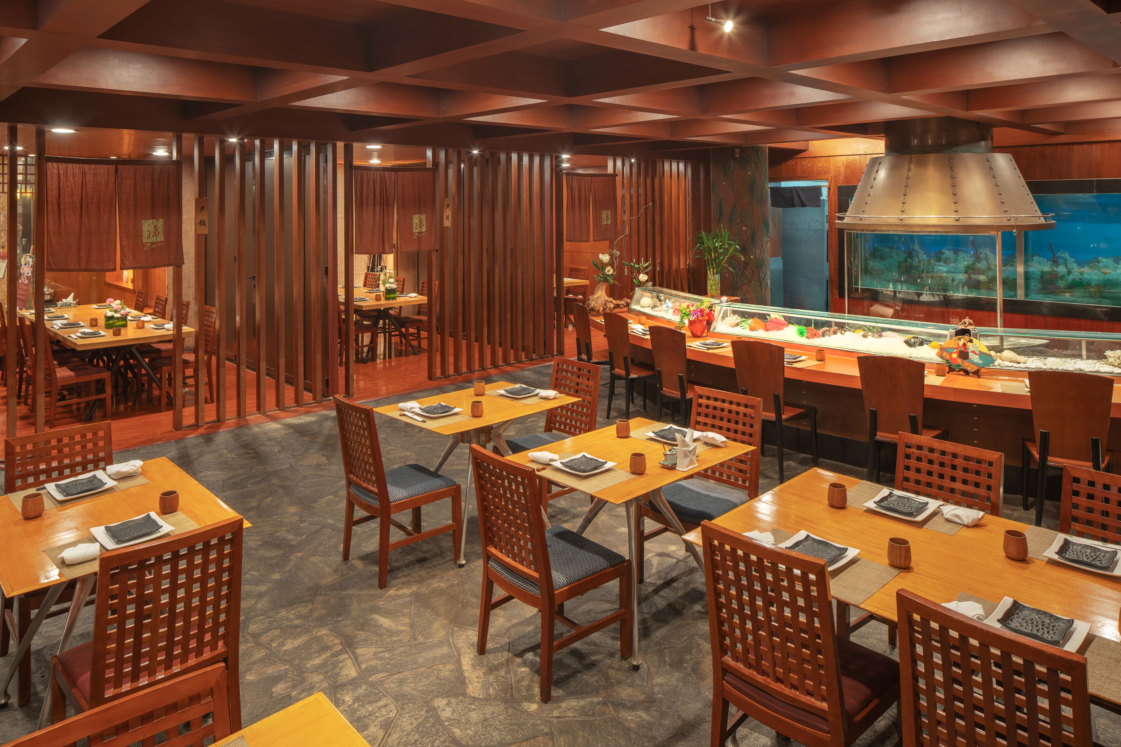 3 か所のレストラン、朝食、ランチ、ディナーに営業 (中華料理)