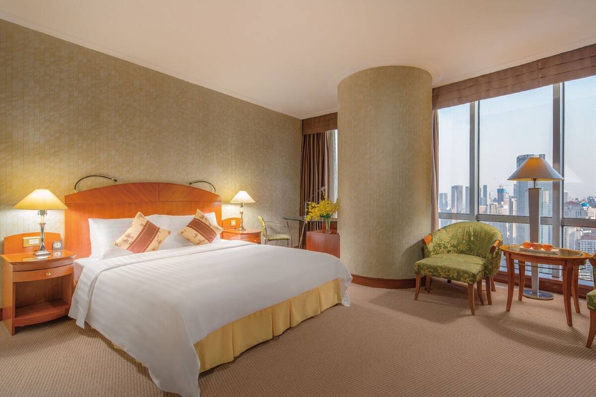 Premium bedding, down comforters, pillowtop beds, in-room safe