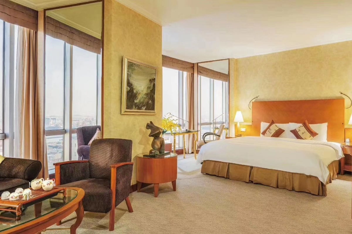 Junior Suite | 1 bedroom, premium bedding, down comforters, pillowtop beds