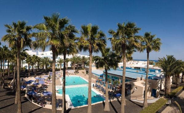 Outdoor pool, pool umbrellas, sun loungers