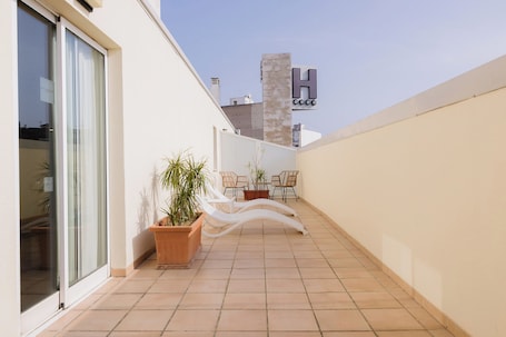 Junior Suite | Down comforters, minibar, in-room safe, desk