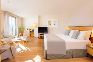 Junior Suite | Down comforters, minibar, in-room safe, desk