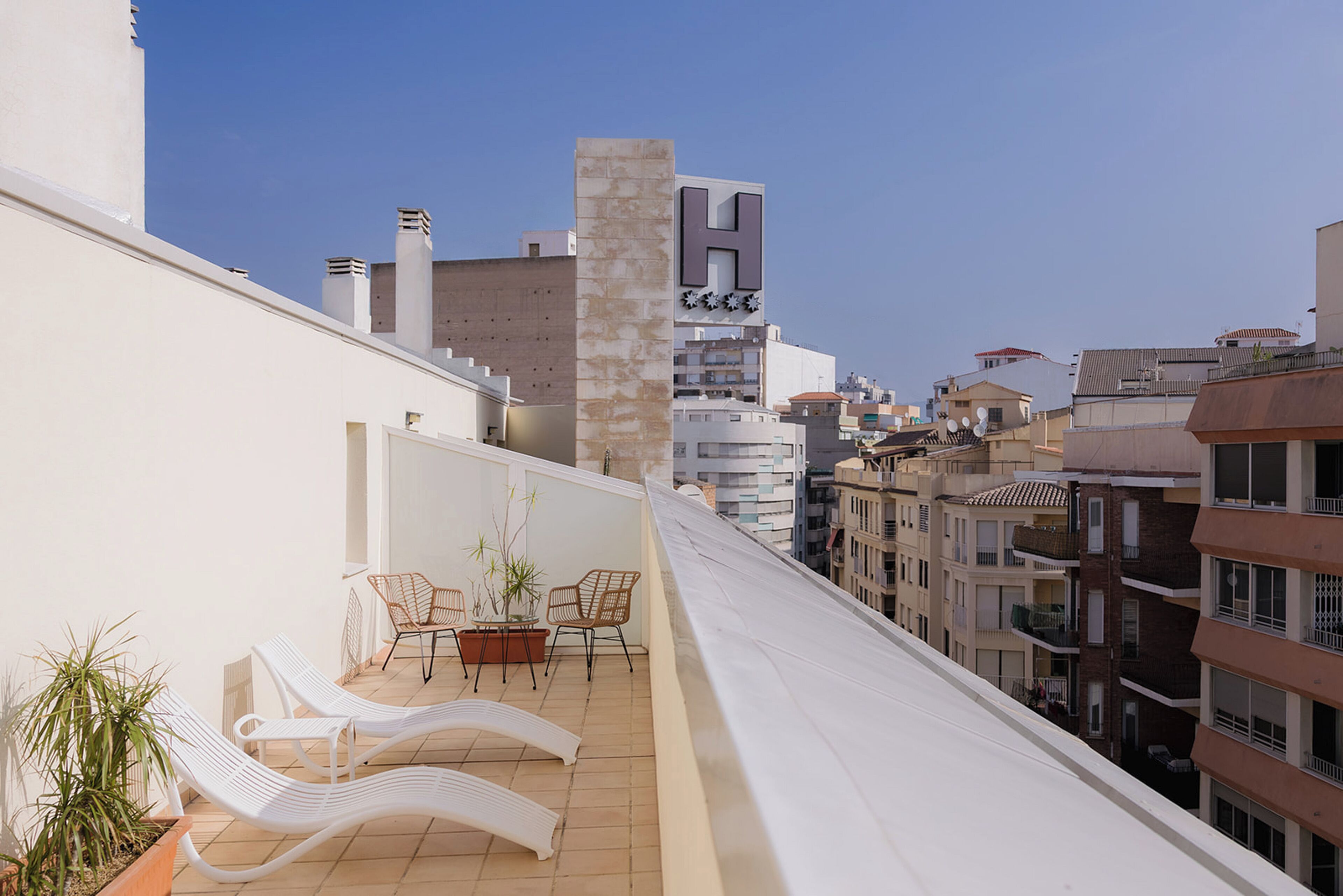 junior suite | down duvets, minibar, in-room safe, desk