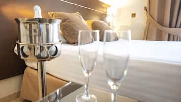 Junior Suite | In-room safe, desk, laptop workspace, free WiFi