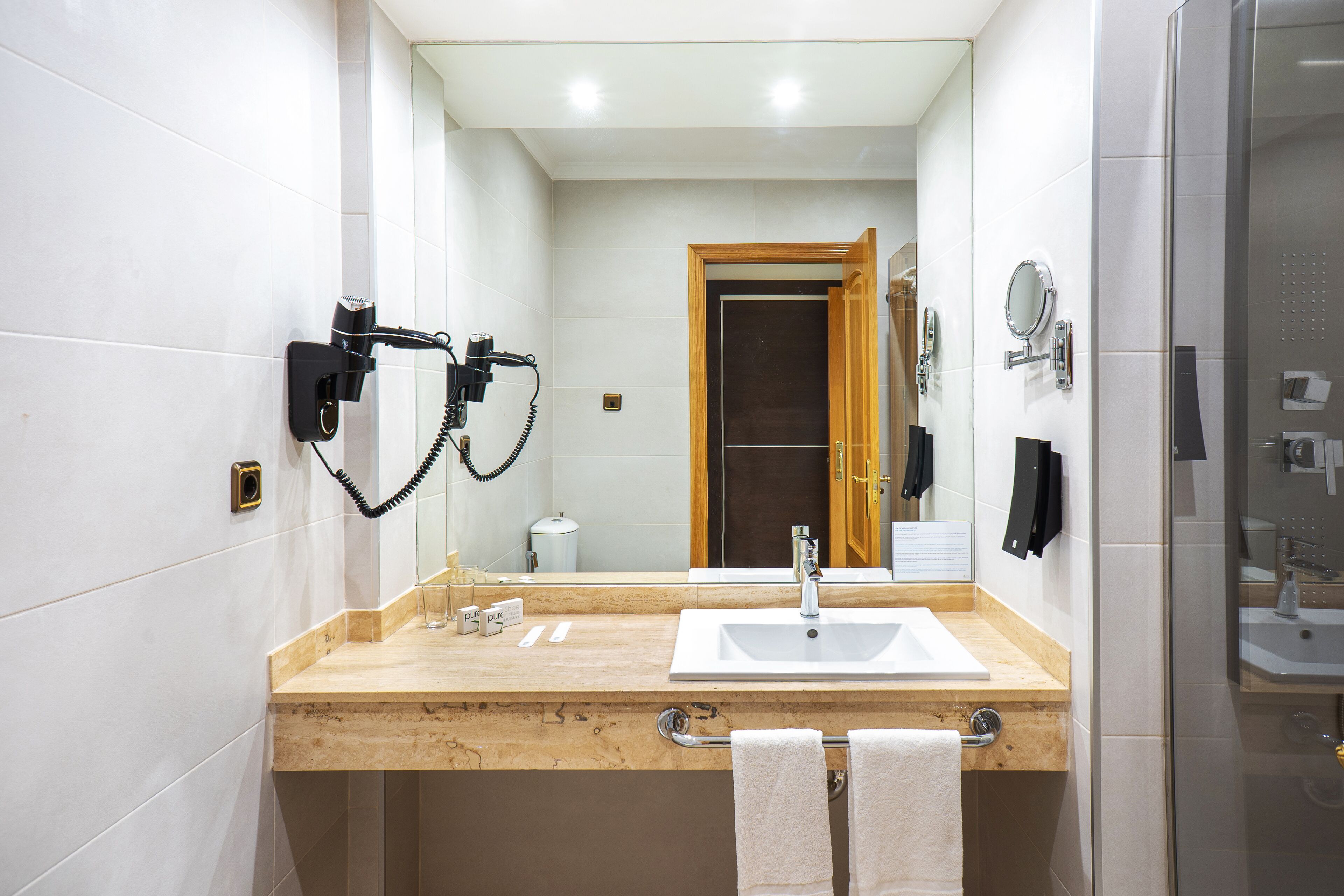 shower, free toiletries, hair dryer, bidet