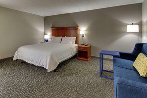 Pillowtop beds, in-room safe, desk, laptop workspace - Hampton Inn Indianapolis/Carmel (Carmel)