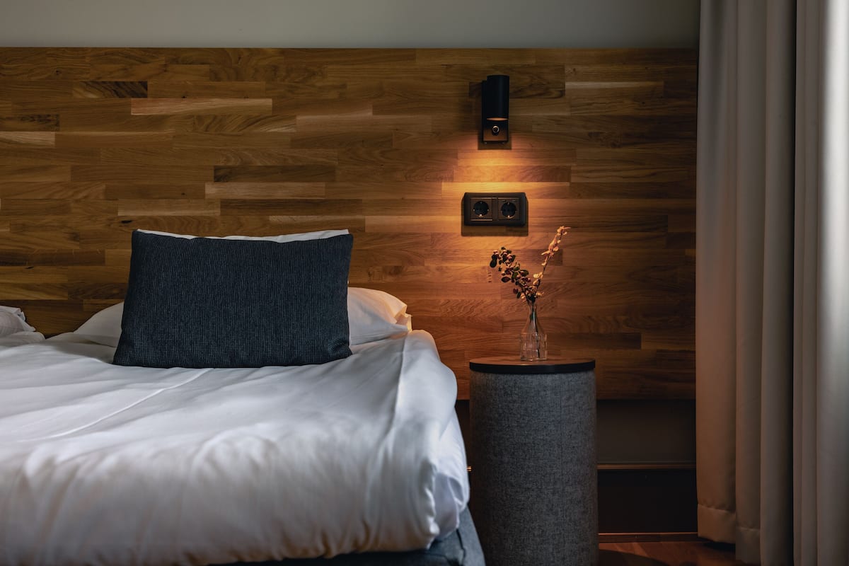 standard room, 2 single beds, non smoking | individually decorated, individually furnished, desk, cots/infant beds