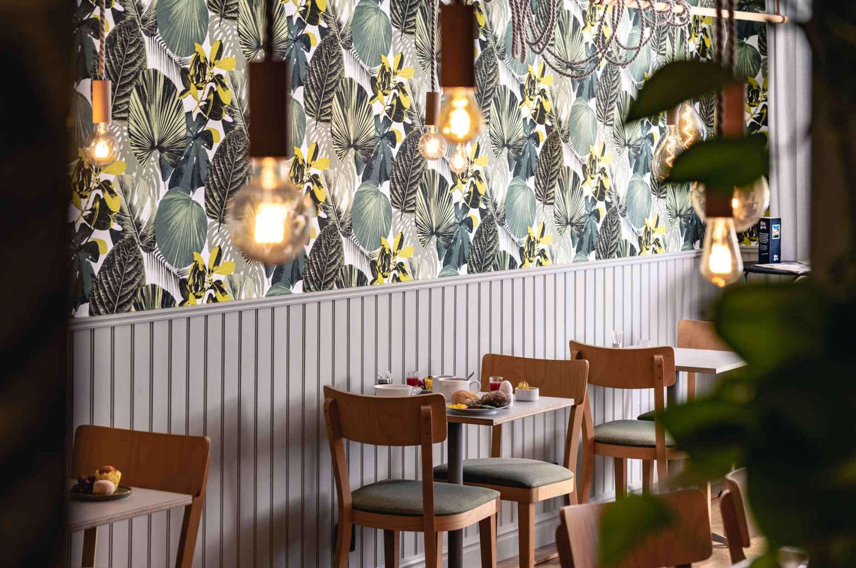 free buffet breakfast