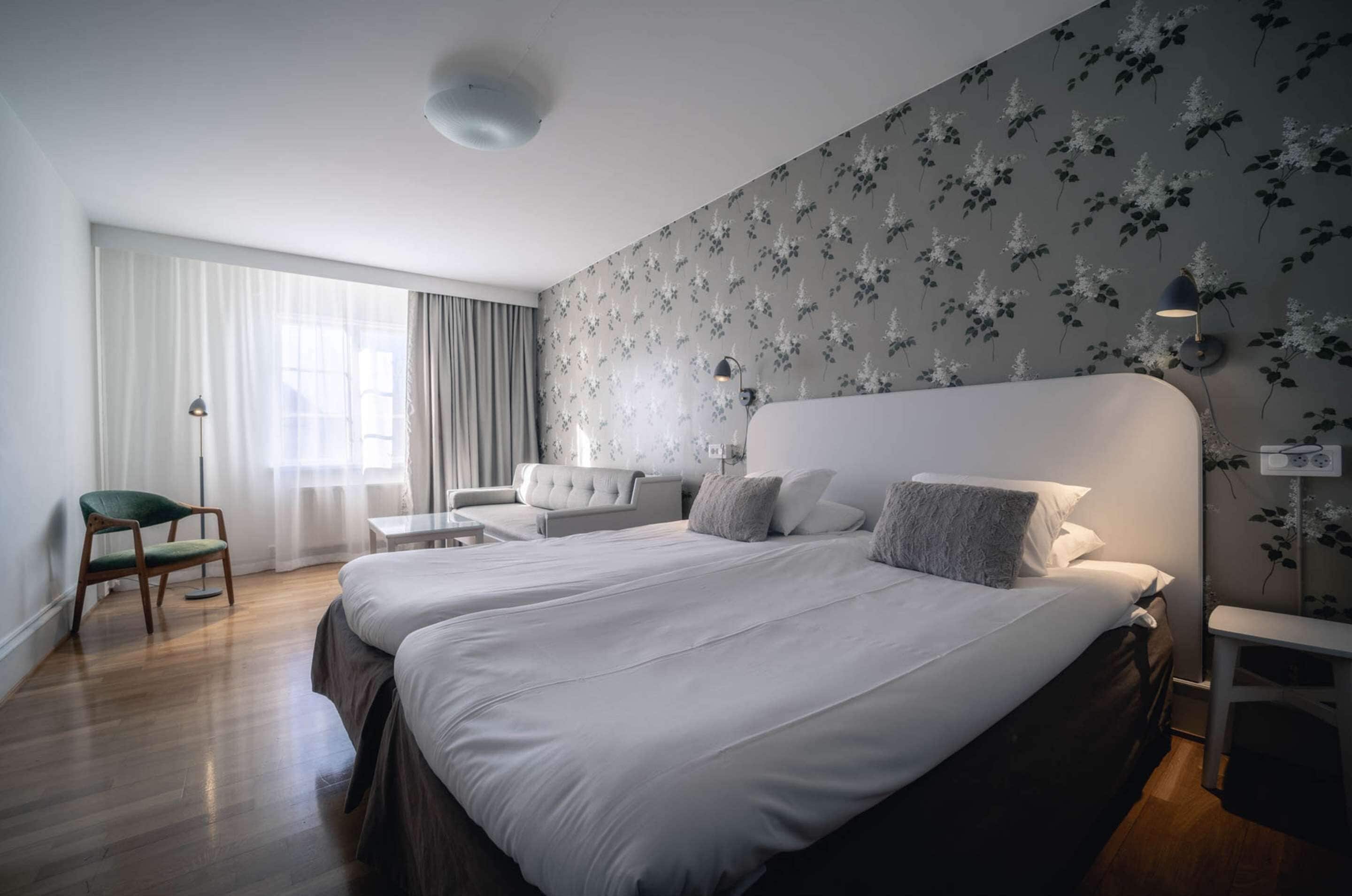 standard room, 2 single beds, non smoking | individually decorated, individually furnished, desk, cots/infant beds