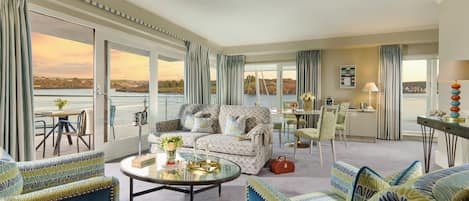 Luksus-dobbeltrom, balkong | Oppholdsrom | En 0-tommers TV med kabel-kanaler