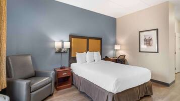 Studio, 1 Queen Bed, Accessible, Non Smoking | Desk, iron/ironing board, free WiFi, bed sheets