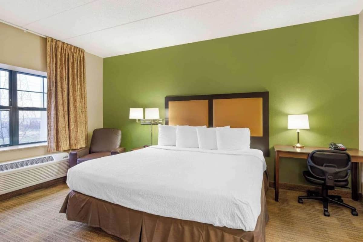 Desk, iron/ironing board, free WiFi, bed sheets