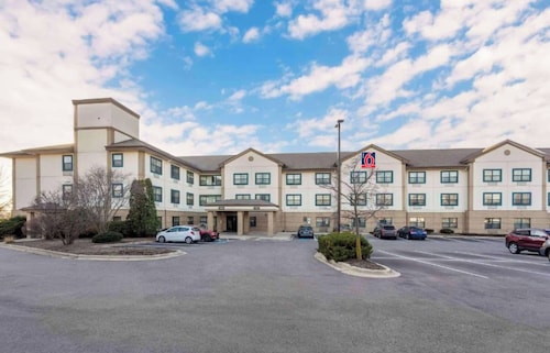 Studio 6 Corporate Extended Stay Chicago Lisle IL