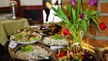 Daily buffet breakfast (PLN 30 per person)