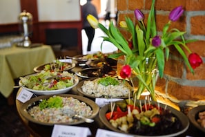 Desayuno buffet (PLN 30 por persona)